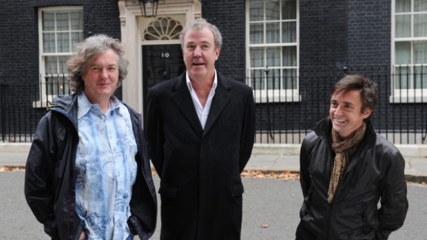 Moderátoři pořadu Top Gear zleva: James May, Jeremy Clarkson, Richard Hammond
