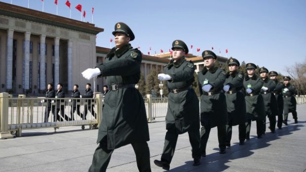 Vojenská přehlídka na náměstí Nebeského klidu v Pekingu