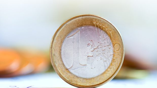 Euro pokračuje v hlubokém propadu