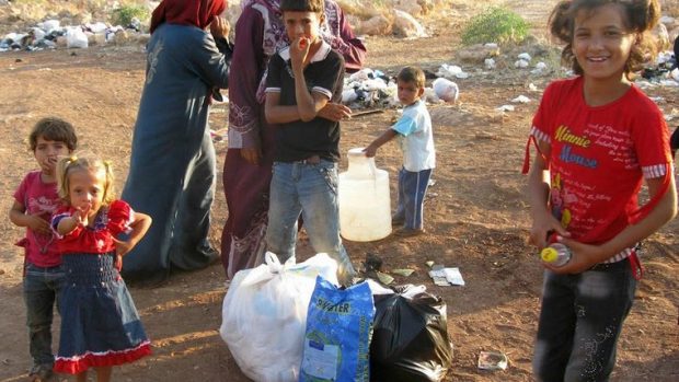 Syrským uprchlíkům u hranic s Tureckem pomáhá i česká organizace Člověk v tísni