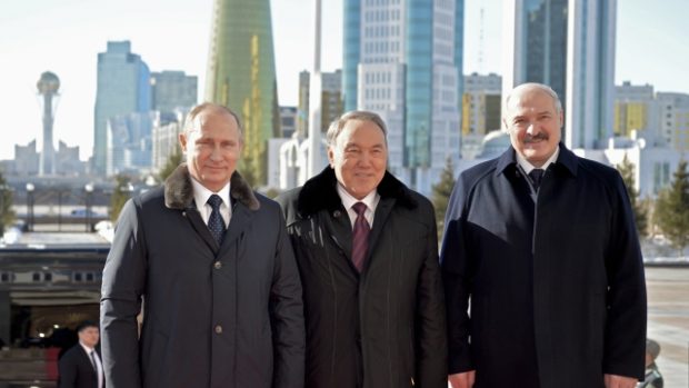 Vladimir Putin, Nursultan Nazarbajev a Alexander Lukašenko v Astaně