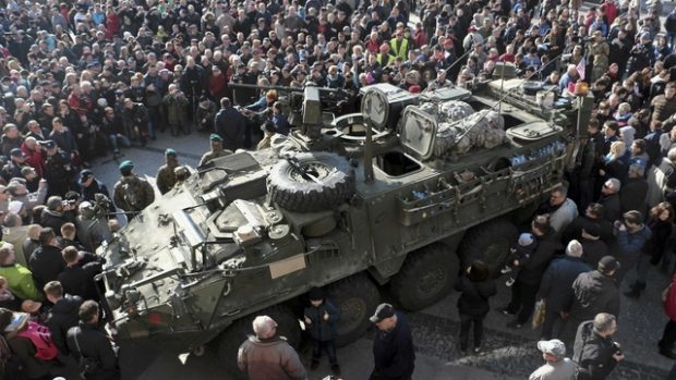 Lidé v Bělostoku si prohlíželi americkou vojenskou techniku