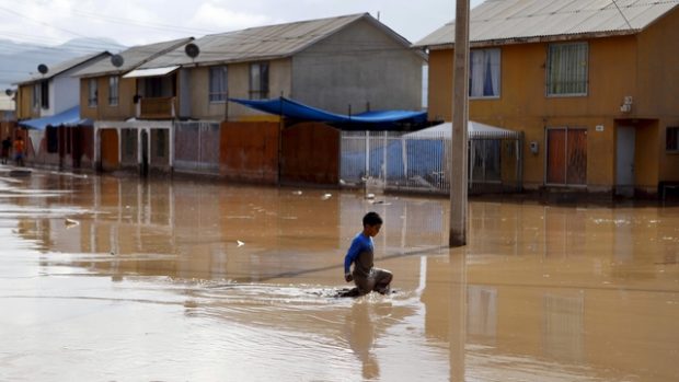 Zaplavená ulice v severochilském městě Copiapó