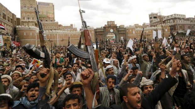 Stoupenci jemenských povstalců v Saná protestovali proti leteckým úderům Saúdské Arábie