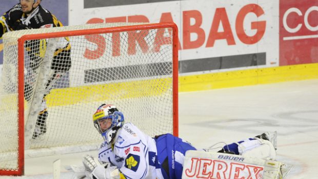 Litvínovský Rostislav Martynek se raduje z gólu svého týmu v duelu s Kometou