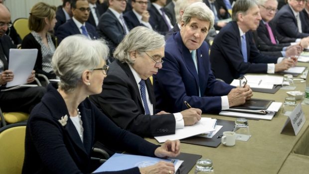 Světoví diplomaté hledají ve švýcarském Lausanne dohodu o íránském jaderném programu