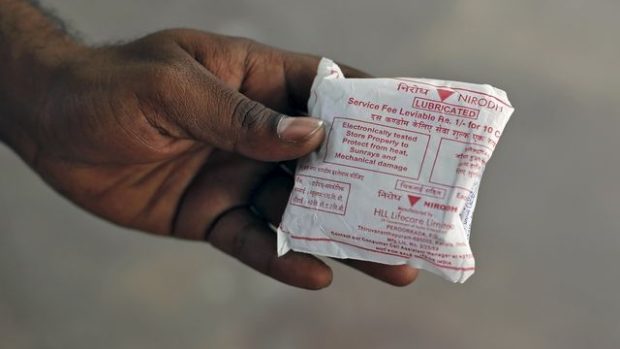 Balíček dotovaných kondomů značky Nirodh
