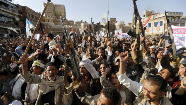 Příznivci húsíů se bouří kvůli náletům arabské koalice