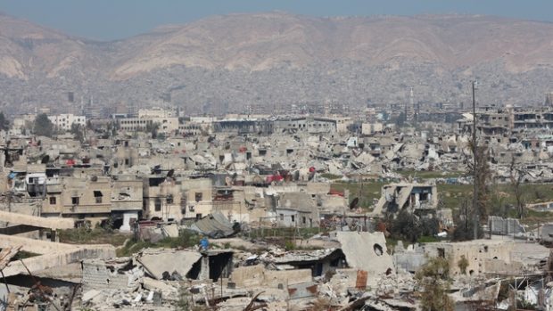 Zničené předměstí syrského Damašku