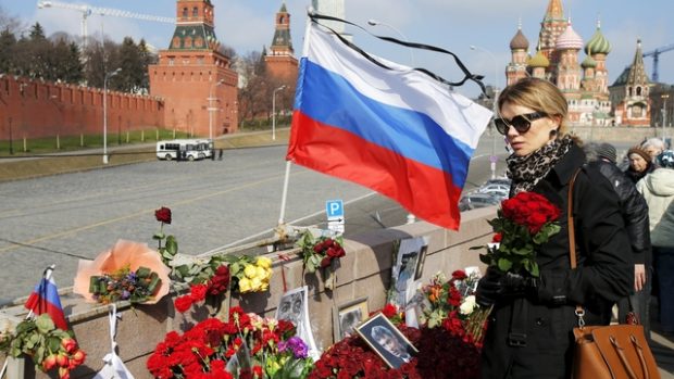 Ruského opozičního politika Borise Němcova si 40 dní od jeho vraždy připomněly stovky lidí