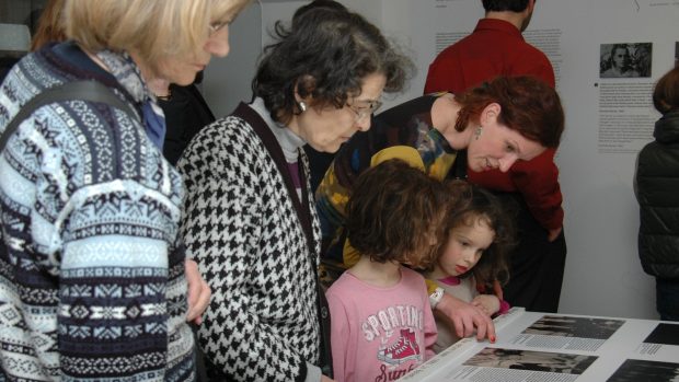 Výstava &quot;Zmařené naděje.  Poválečné Československo jako křižovatka židovských osudů&quot; v Galerii Roberta Guttmanna