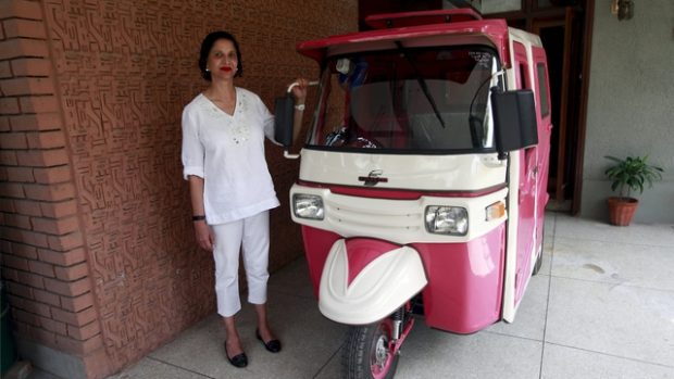 Zara Aslamová u své rikši