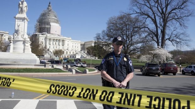 U sídla amerického Kongresu se střílelo. Policie okolí budovy dočasně uzavřela