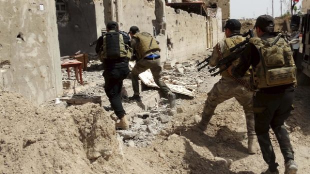 Iráčtí vojáci ve městě Ramádí, které se chystá dobýt IS