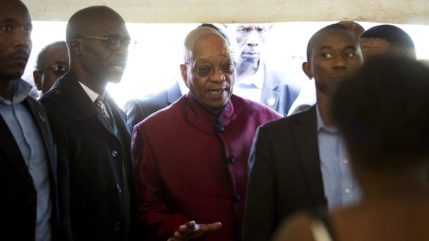 Jihoafrický prezident Jacob Zuma při návštěvě přistěhovaleckého tábora