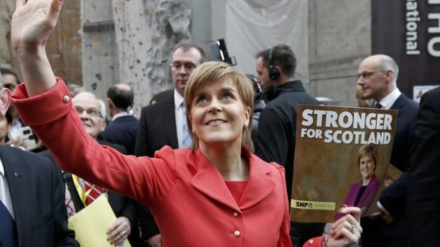 Předsedkyně Skotské národní strany (SNP) Nicola Sturgeonová