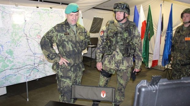 Plukovník Kopecký (vpravo) bude jako první Čech v historii velet cvičení NATO