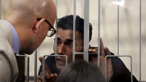 Údajný kapitán Mohammed Ali Malek u soudu v sicilské Katanii