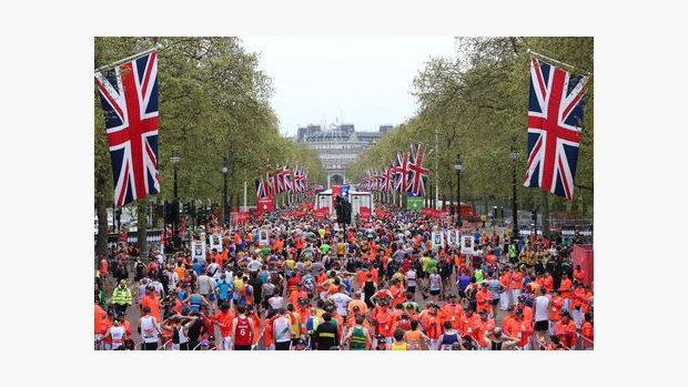 Londýnský maraton přilákal desetitisíce běžců i diváků