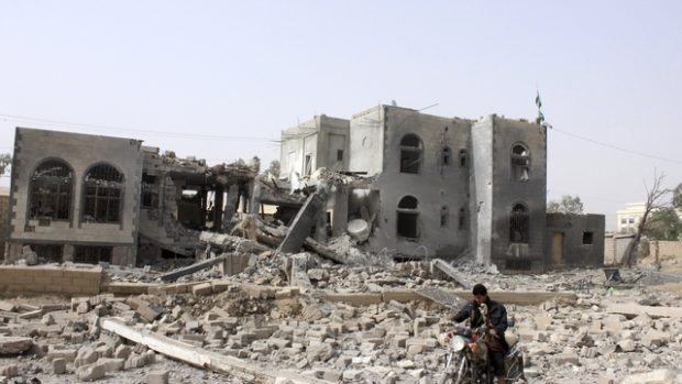 Arabská koalice obnovila bombardování jemenské metropole