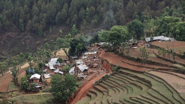 Zničená nepálská vesnice