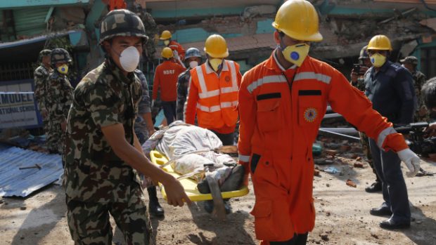 Počet obětí zemětřesení v Nepálu neustále narůstá
