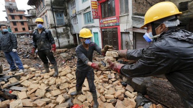 Záchranné práce v hlavním městě Káthmandú