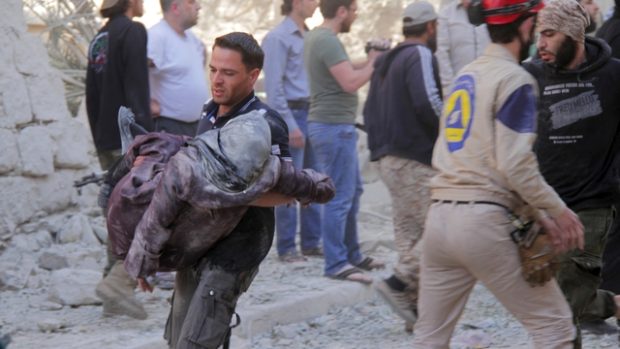 V syrském Aleppu dochází denně k porušování lidských práv a k válečným zločinům, uvádí zpráva Organizace Amnesty International