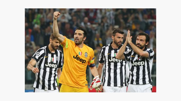 Fotbalisté Juventusu se radují z výhry v úvodním semifinále Ligy mistrů s Realem Madrid