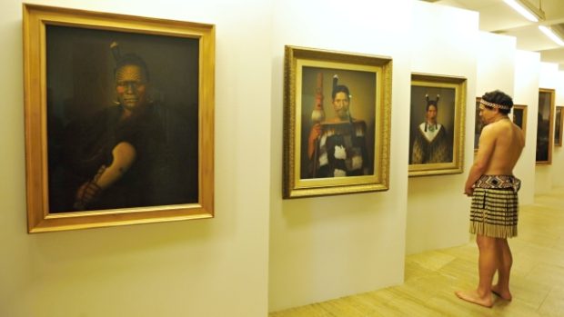 Výstavy malíře novozélandských Maorů Gottfrieda Lindauera v Plzni