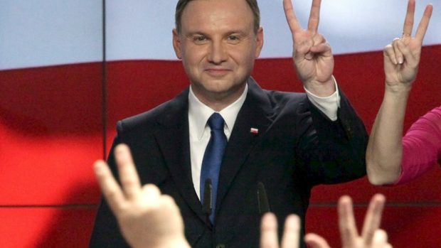 Překvapivý vítěz prvního kola polských prezidentských voleb Andrzej Duda