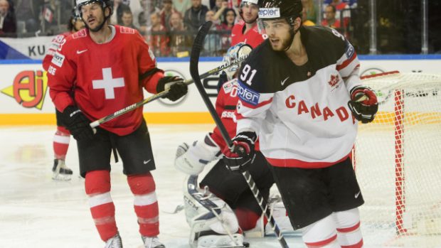 Kanadský útočník Tyler Seguin se raduje z gólu v utkání se Švýcarskem