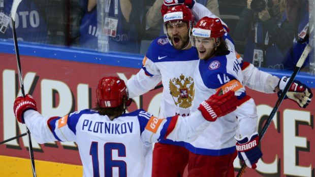 Ruský útočník Alexandr Ovečkin se raduje z gólu v semifinále mistrovství světa