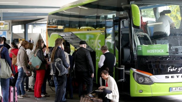 Ze stávky strojvůdců profitují autobusoví dopravci
