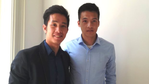 Vlevo Hoang Anh, který hraje fotbal v Česku, jeho kamarád Martin v Německu