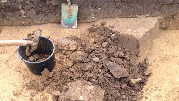 Archeologie obnáší spoustu přesunů hlíny