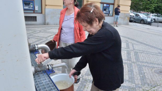 Obyvatelé Dejvic a Bubenče postižení kontaminací vody budou odškodněni