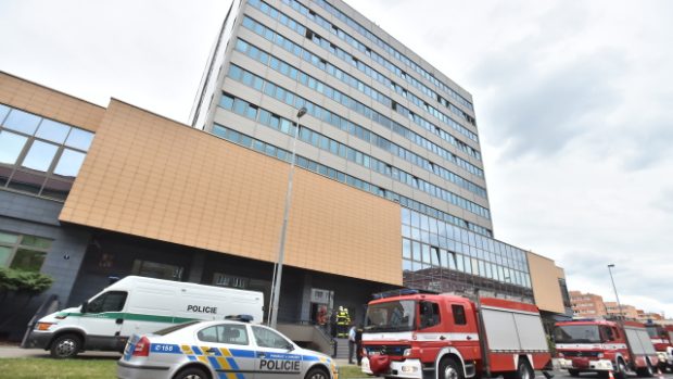 Pražští hasiči zasahovali v budově Generálního ředitelství cel