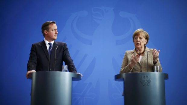 Německá kancléřka Angela Merkelová a britský premiér David Cameron na tiskové konferenci po setkání v Berlíně