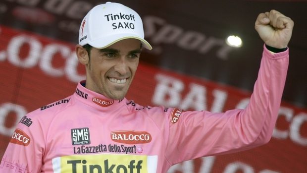 Alberto Contador slaví další vítězství na Giru