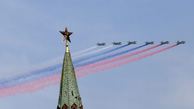 Ruské bojové letouny nad Kremlem 9. května 2015 (ilustrační foto)