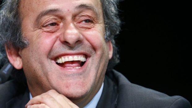 Předseda Evropské fotbalové unie Michel Platini je považován za favorita do čela FIFA
