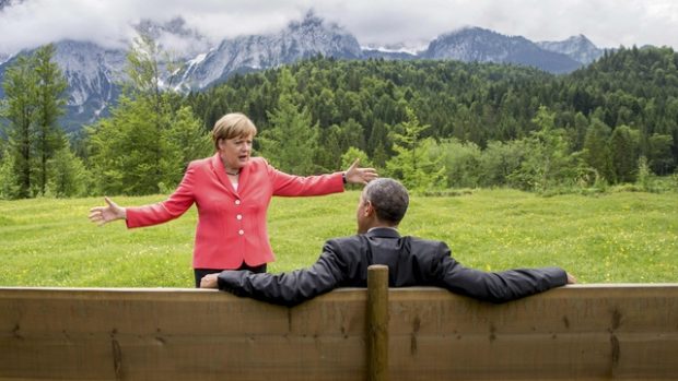 Kancléřka Angela Merkelová s někdejším americkým prezidentem Barackem Obamou během sumitu G7 v červnu 2015