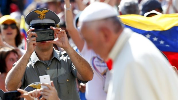 Papež František na audienci na Svatopetrském náměstí ve Vatikánu