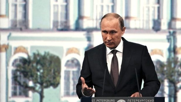 Vladimir Putin vystoupil na ekonomickém fóru v Petrohradě
