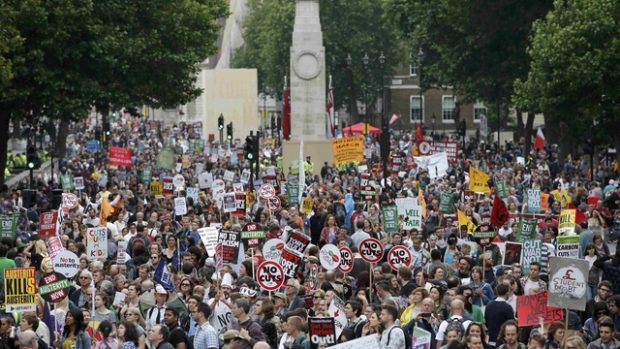 Britové protestovali v Londýně proti úsporným opatřením vlády