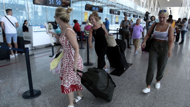 Turisté z Evropy se snaží opustit Tunis. Češi navzdory obavám zůstávají