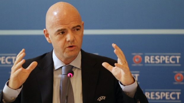 Generální sekretář UEFA Gianni Infantino na zasedání výkonného výboru v Praze
