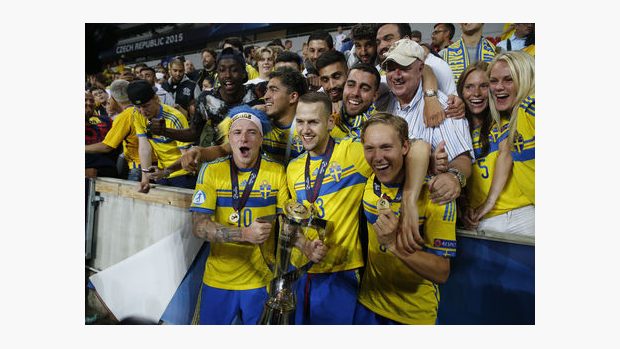 K triumfu Švédska pomohli i skvělí severští fanoušci. Větší fotbalová událost se v ČR konat nemůže