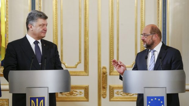 Ukrajinský prezident Petro Porošenko se v Kyjevě setkal s předsedou Evropského parlamentu Martinem Schulzem
